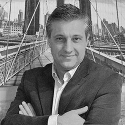 Juan Lima en su oficina de Bilbao